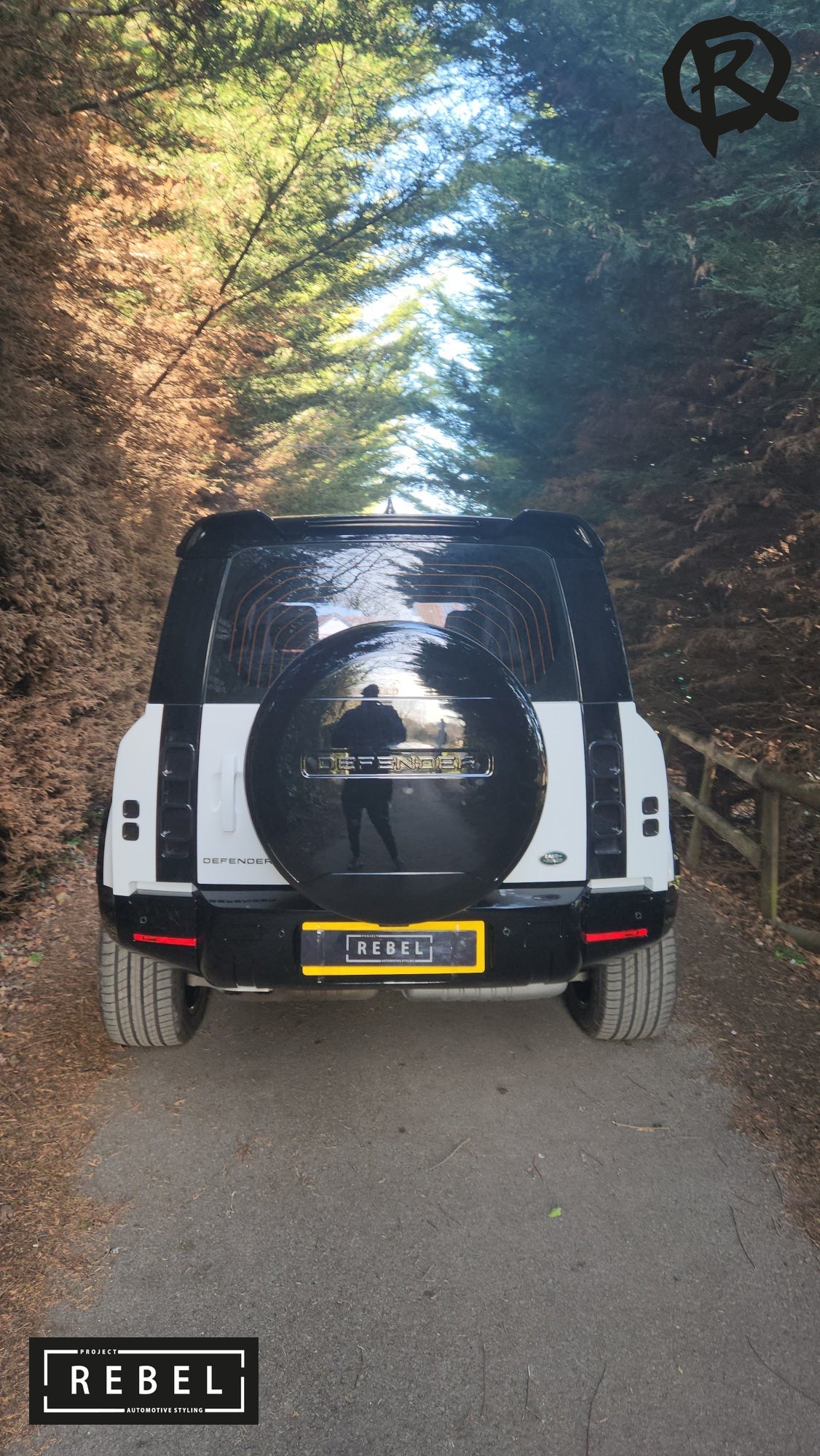 Defender L663 Gloss Black Rear Spoiler v1