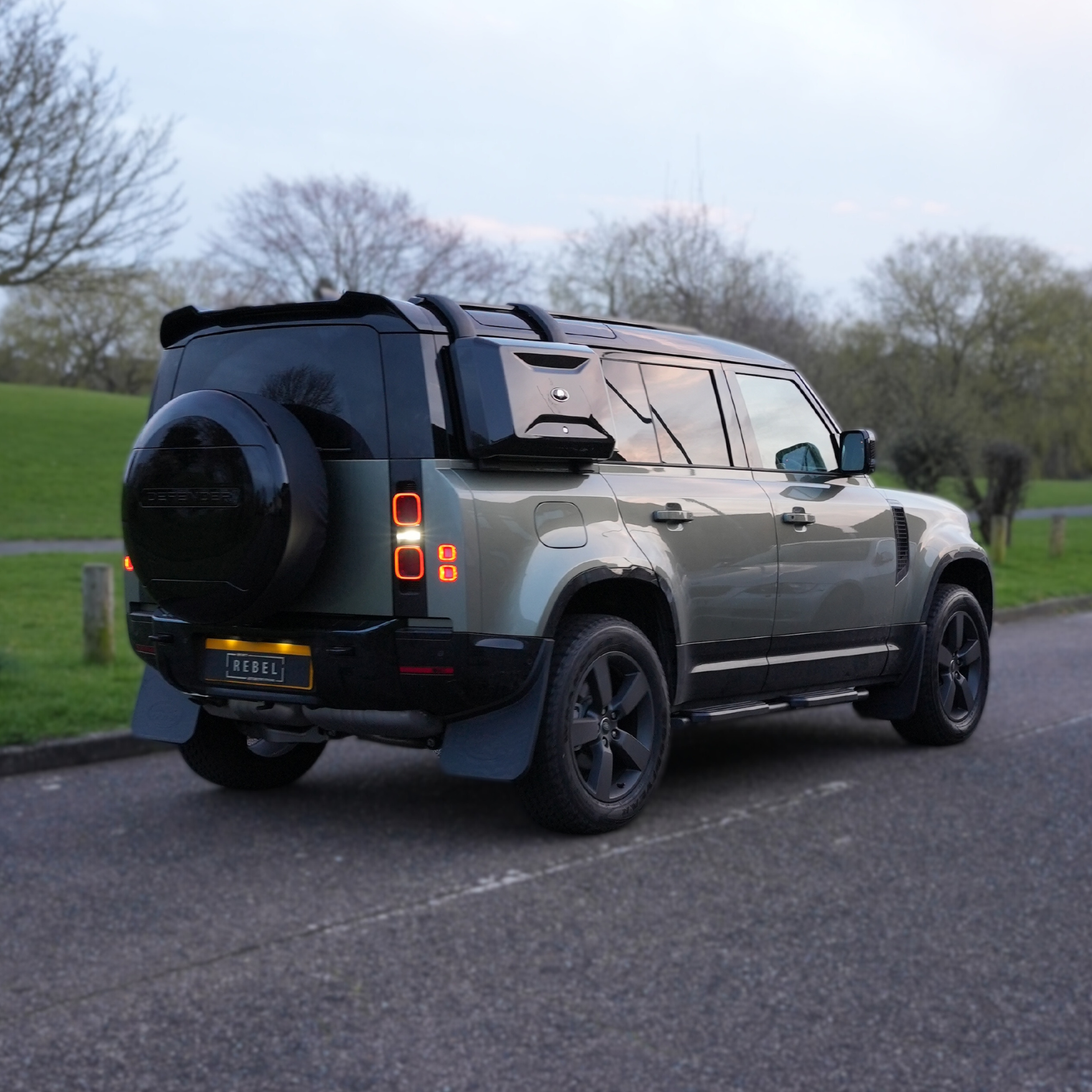 Defender L663 Gloss Black Rear Spoiler v1
