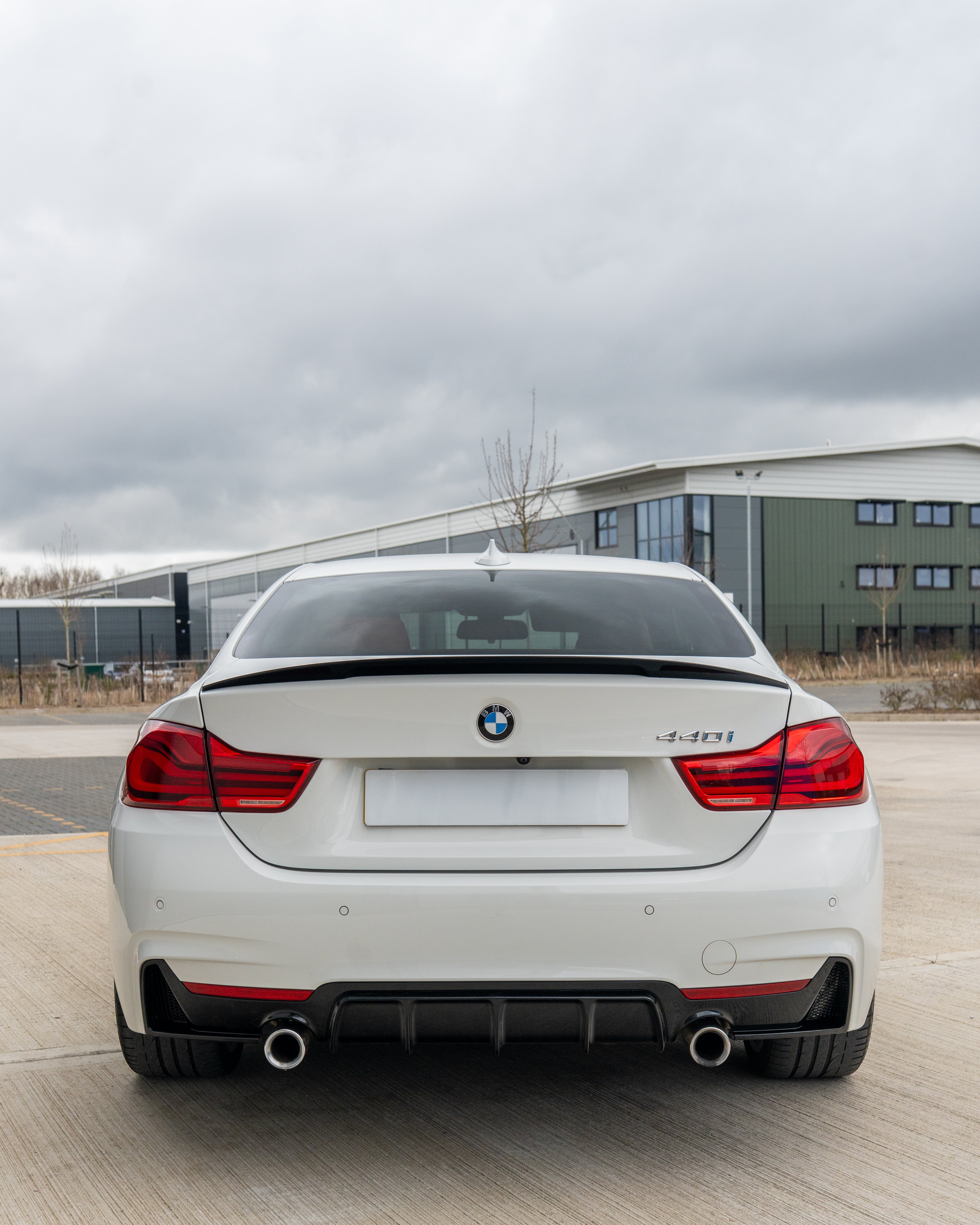 BMW 4 SERIES F32/F33/F36 GLOSS BLACK DUAL EXIT EXHAUST DIFFUSER